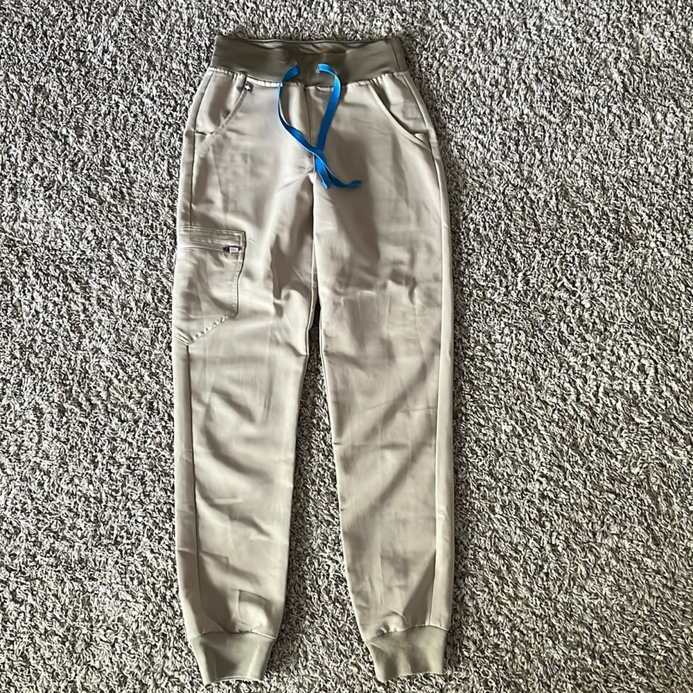 Fig scrub pants!